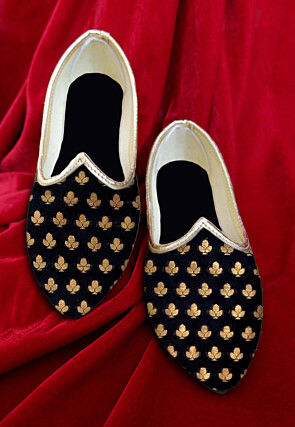 Woven Chanderi Silk Men Mojari in Black