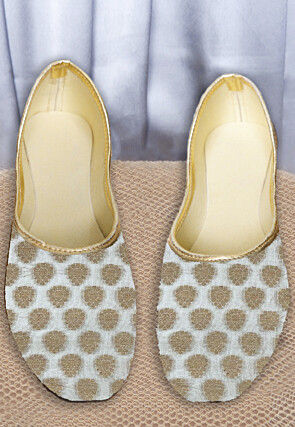 Woven Chanderi Silk Women Jutti in Off White