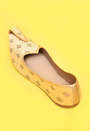 Woven Cotton Silk Jacquard Men Mojari in Beige