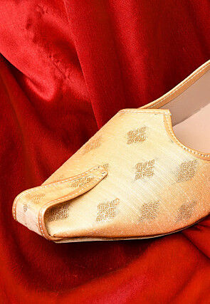 Woven Cotton Silk Jacquard Men Mojari in Beige