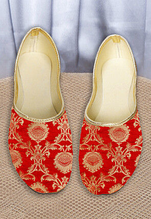 Woven Pure Silk Brocade Women Jutti in Red