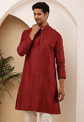 Woven Viscose Rayon Kurta in Maroon