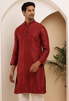 Woven Viscose Rayon Kurta in Maroon
