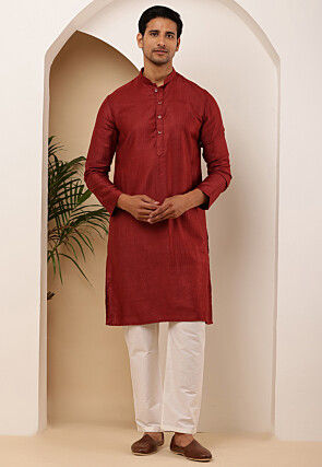 Woven Viscose Rayon Kurta in Maroon
