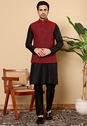 Woven Viscose Rayon Kurta Set in Black and Red