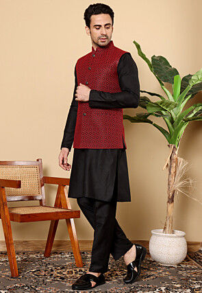 Woven Viscose Rayon Kurta Set in Black and Red