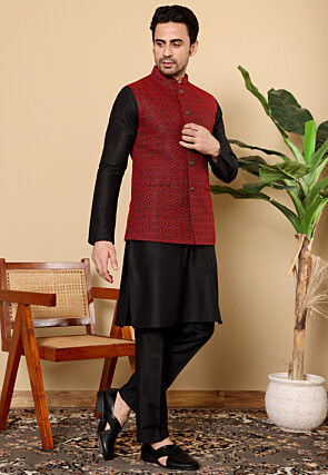 Woven Viscose Rayon Kurta Set in Black and Red