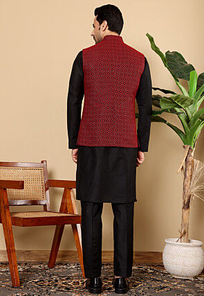 Woven Viscose Rayon Kurta Set in Black and Red