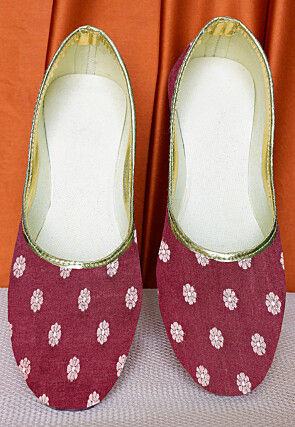 Woven Women Cotton Jutti in Maroon
