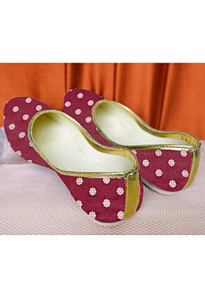 Woven Women Cotton Jutti in Maroon