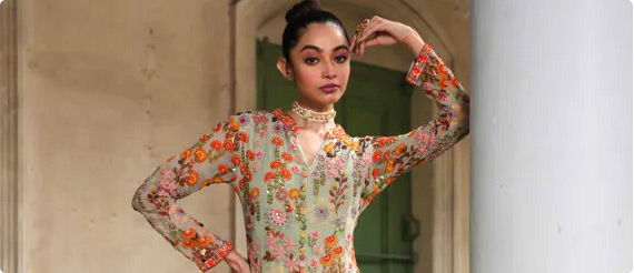 Flowy & dreamy Georgette Gowns for you. Buy!